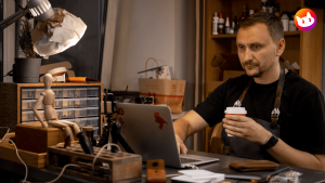 Cómo los pequeños negocios pueden usar Dola IA para mejorar su eficiencia y organización